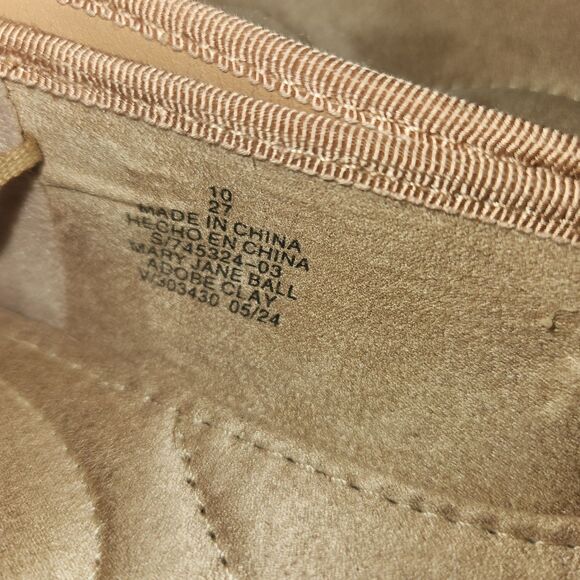 Tan Women's Old Navy Mary Jane Ballet Flat Buckle Ankle Strap Square Toe Size 10 - Picture 3 of 5